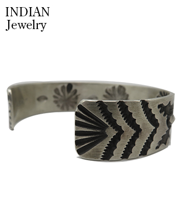 INDIAN JEWELRY ナバホ族|スタンプワーク|リポウズ|バングル『Navajo