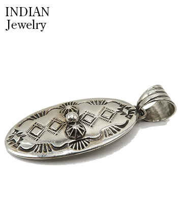 INDIAN JEWELRY ナバホ族|スタンプワーク|ペンダントトップ『Navajo