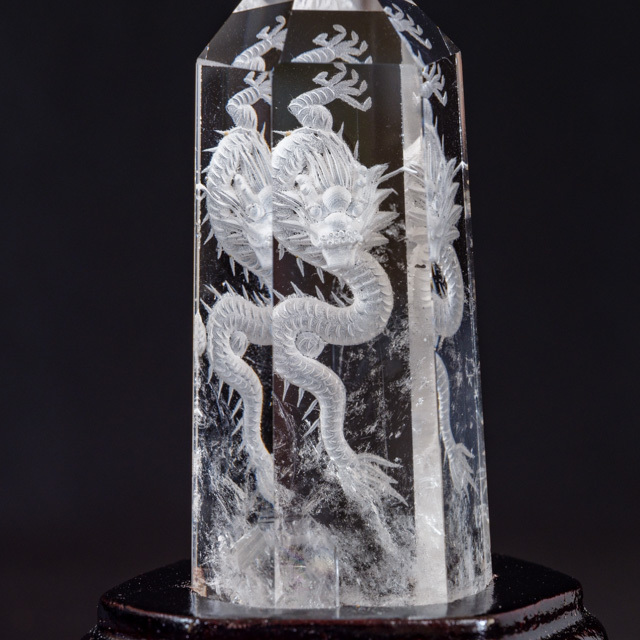 特選】天に昇った皇帝龍の水晶彫刻（sg242803）【送料無料】