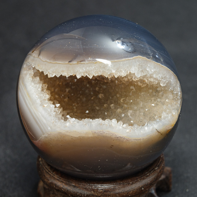 特選】笑口財宝瑪瑙 59mm（招財進寳古銭・台座付き）（sx243002