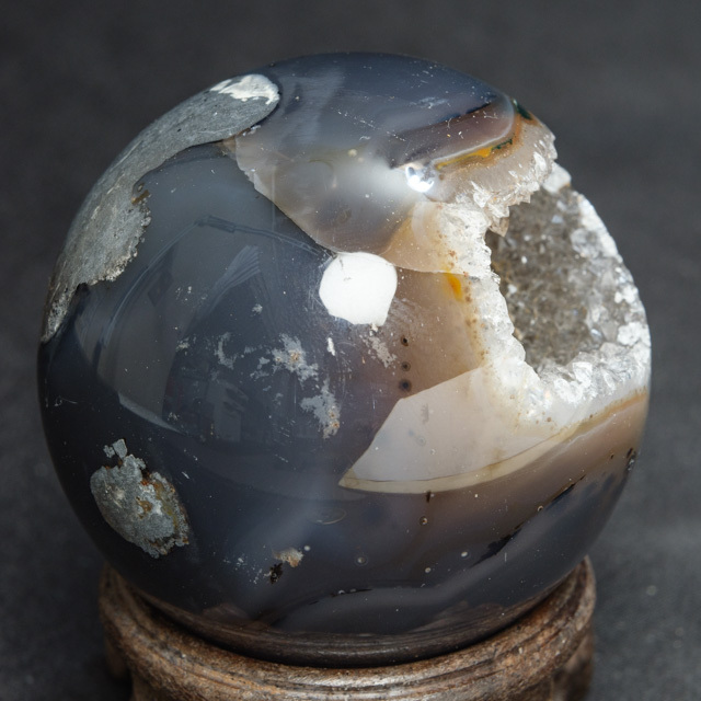 特選】笑口財宝瑪瑙 59mm（招財進寳古銭・台座付き）（sx243003