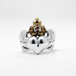 Queen Barbara in the Planet of Barbara Gold combi