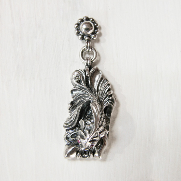 金魚ピアス
