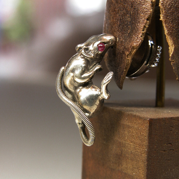 一点物 ネズミ ピアス silver925 ねずみ 鼠 一点物 ネズミ ピアス silver925 ねずみ 鼠