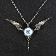 目玉コウモリ ペンダント 2025