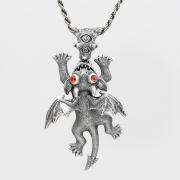 悪魔のペンダント