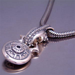 DRAGON HEAD CIRCLE PARAMITA (S) DROP PENDANT