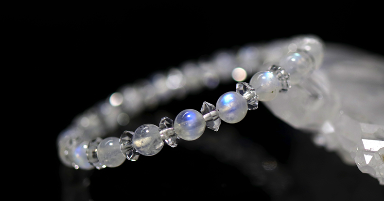 レインボームーンストーン