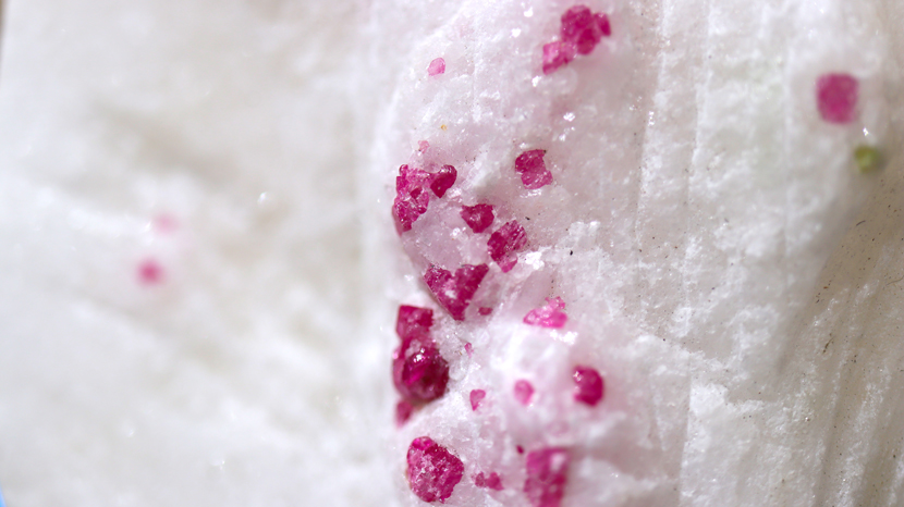 レッドスピネル