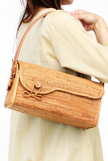 フタ付き肩掛けアタバッグナチュラル