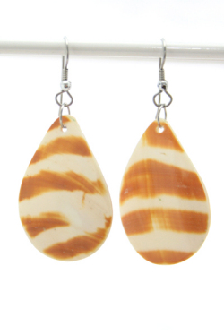 しずく形ピアス