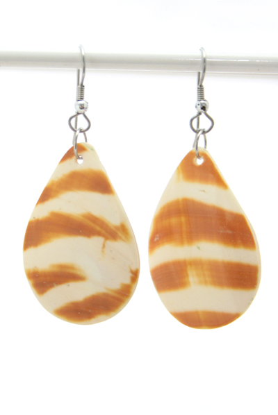 しずく形ピアス