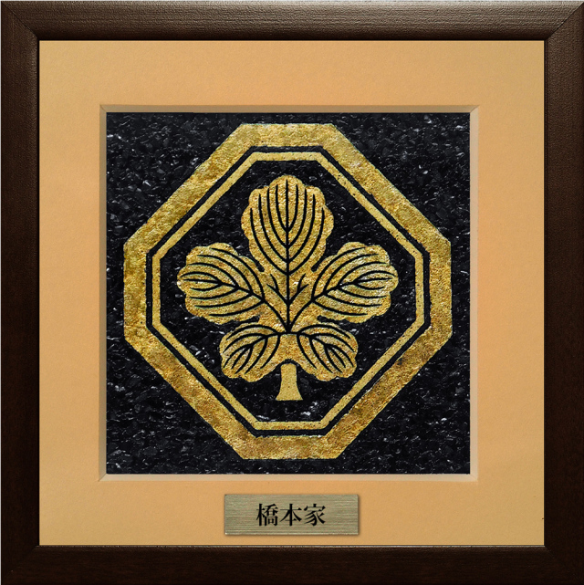 家紋ジュエリー絵画『子持ち隅切り角に立ち梶の葉』