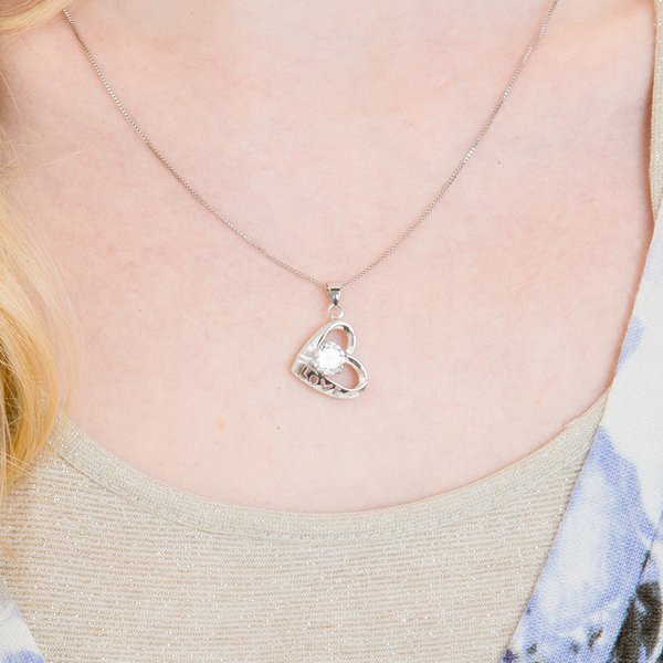 LOVE文字入りハートキュービックジルコニアネックレス【送料無料