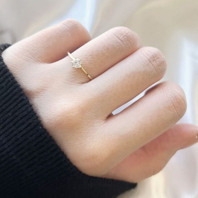 ソリティアキュービックジルコニアゴールドリング【送料無料】- 大人