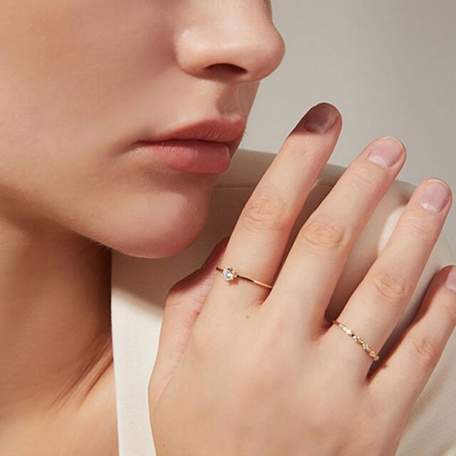 ソリティアキュービックジルコニアゴールドリング【送料無料】- 大人