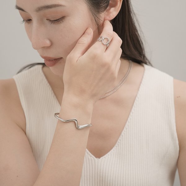 金属アレルギー対応 316L】ウェーブラインステンレスバングル