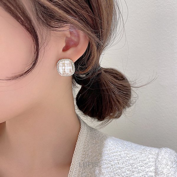 ツイードスクエアボタンピアス - ピアスを激安で通販販売 | プチプラ
