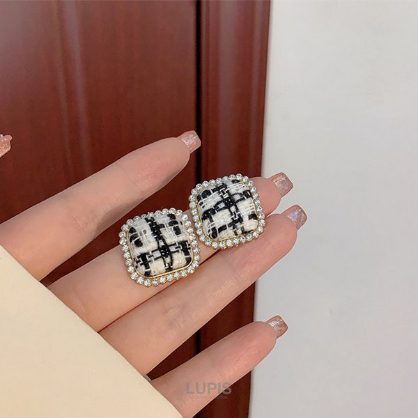 新作⭐ ツイード ケミカルレース ボタン カボション ピアス イヤリング