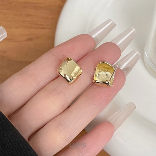 ニュアンスカーブメタルピアス - ピアスを激安で通販販売 | プチプラ