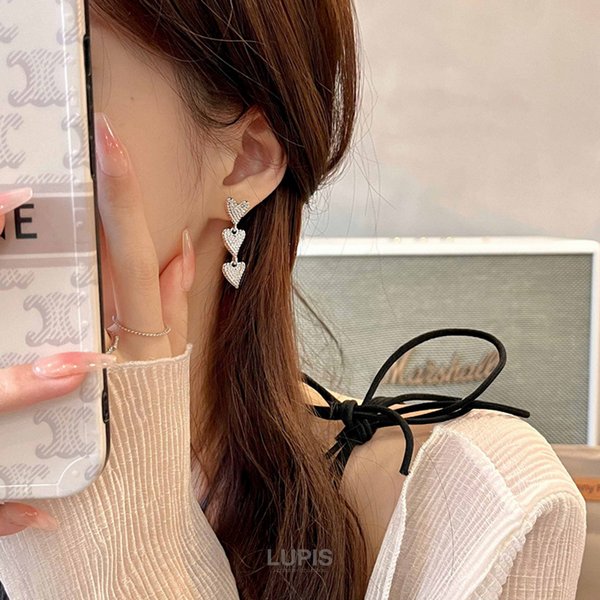 MHTハート6連ピアス 美品】MHT ハート パイエット ピアス（6連