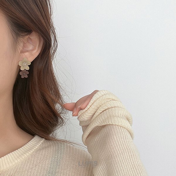 バイカラー2連フラワーピアス - ピアスを激安で通販販売 | プチプラ