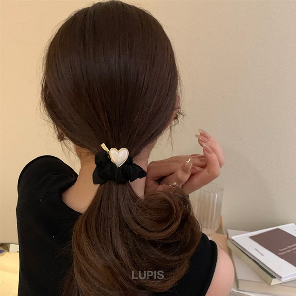 BELLA Big シュシュ キャメル 新品未開封 ヘアゴム　ヘアアクセサリー BELLA BIGシュシュ Chouchou - Large / Black – BELLA