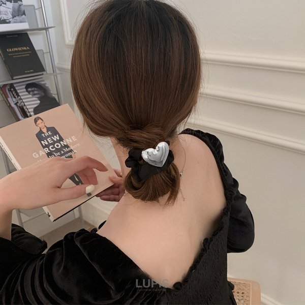メタルハートシュシュヘアゴム - ヘアアクセサリーを激安で通販販売