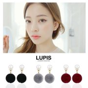 パール×フロッキーボールピアス