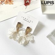 変形メタル×ホワイトペタルピアス