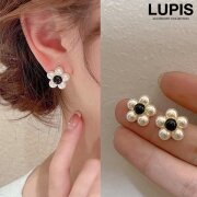 モノトーンパールフラワーピアス