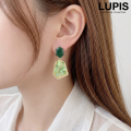 変形ヘキサゴンビジューピアス