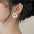 ピーチパールカラーフラワーピアス