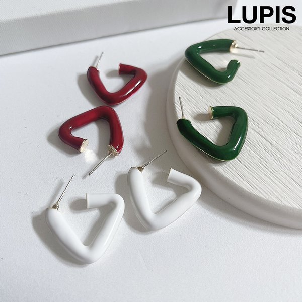 トライアングルフープピアス