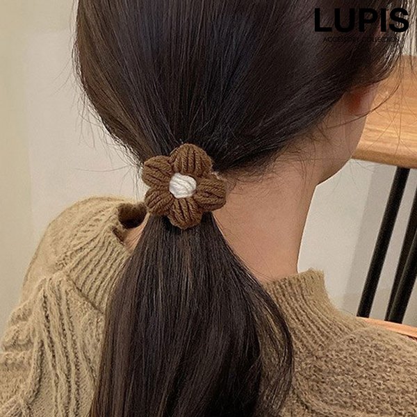 毛糸編みフラワーヘアゴム