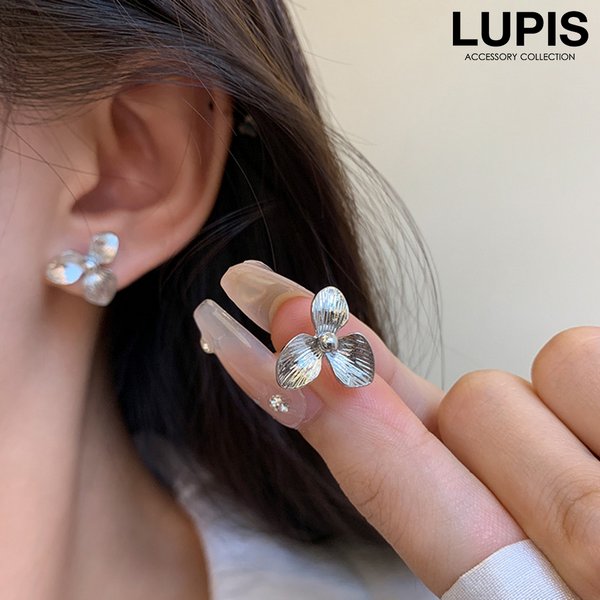 シンプルメタルフラワーピアス