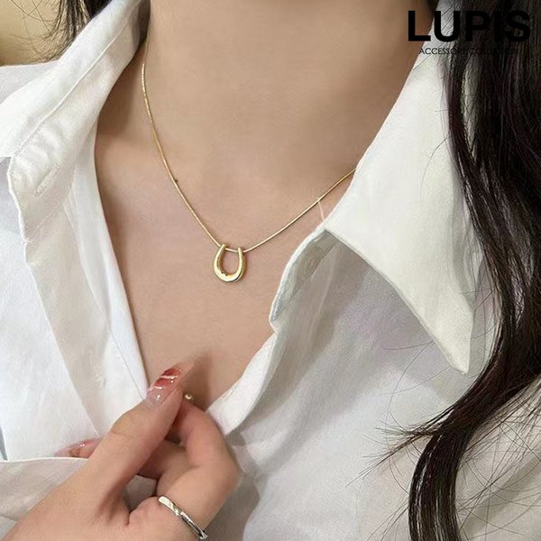 ホースシューネックレス