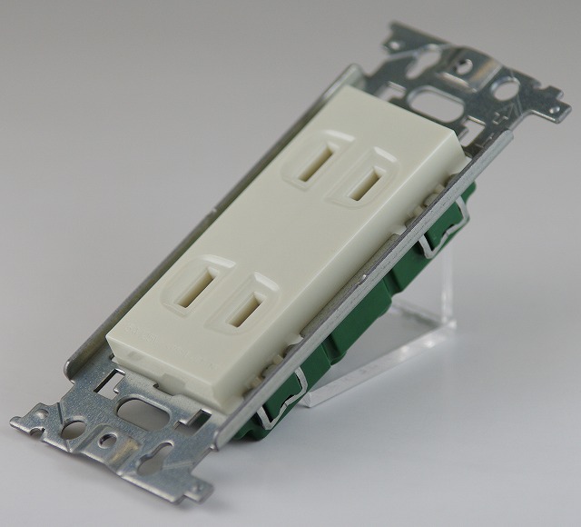 埋込コンセント（2口）　WN1302　パナソニック　【電気工事士試験材料】【バラ売り】