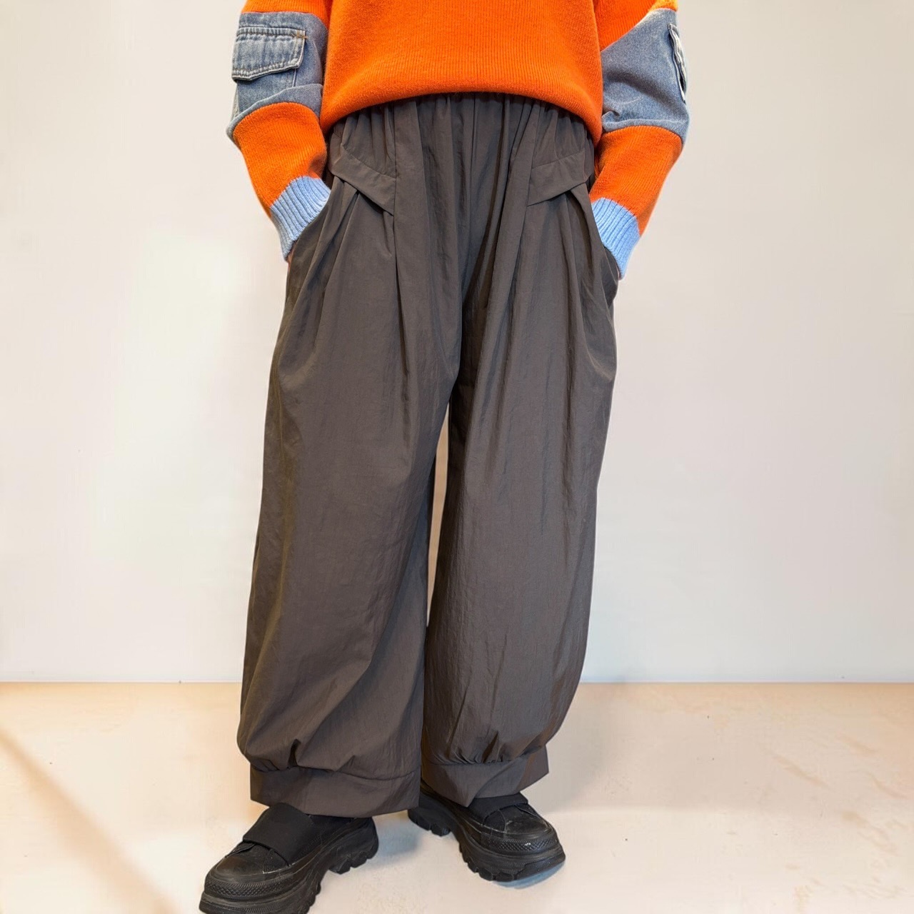 裾切り替え タック 変形 ゆる パンツ