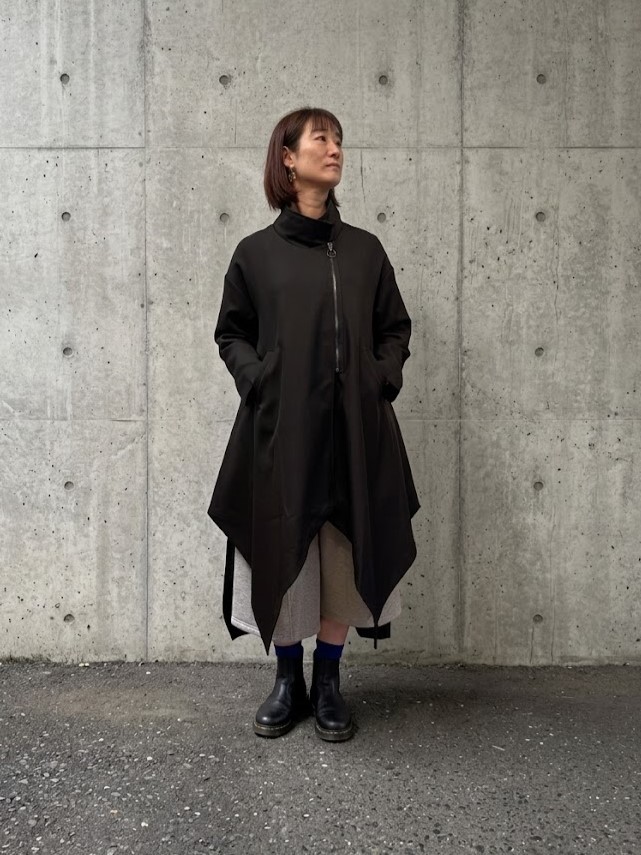 アシンメトリー ジップ スタンドカラー モード系 マント風 ロング コート