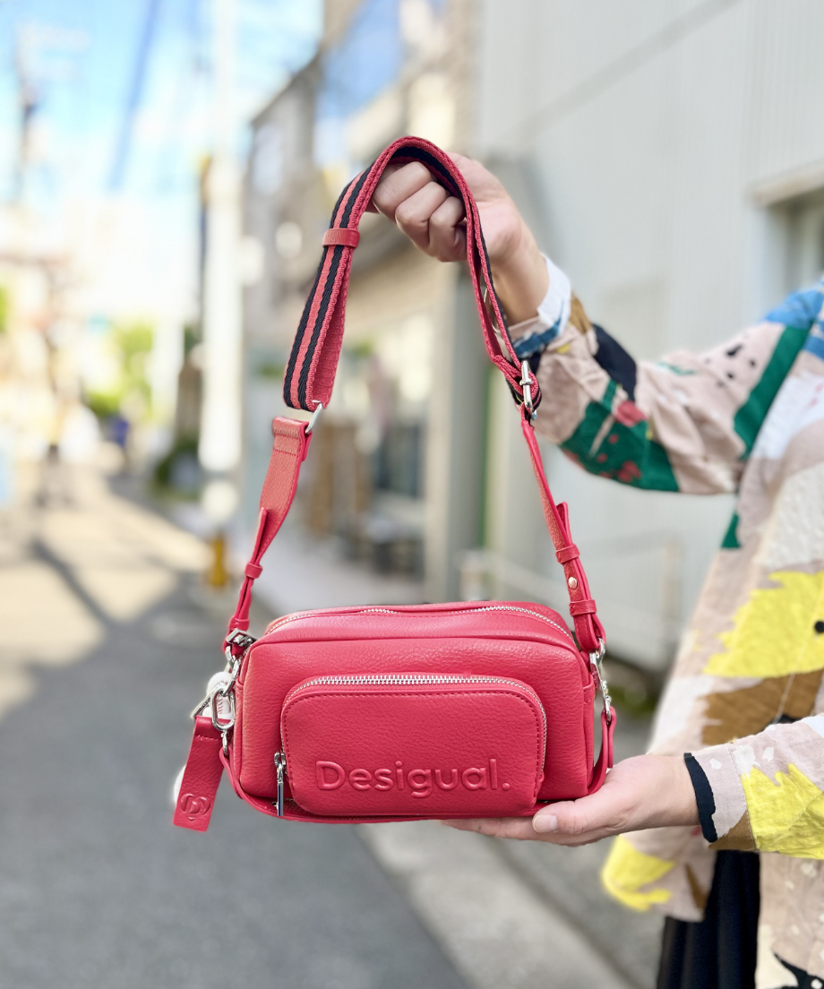 Desigual マルチポケット コンパクト ショルダー バッグ