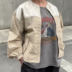 SPOOM 異素材コンビ 裾ドロスト ノーカラー ブルゾン ジャケット