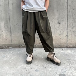 前後タック ボリューム カーブ パンツ