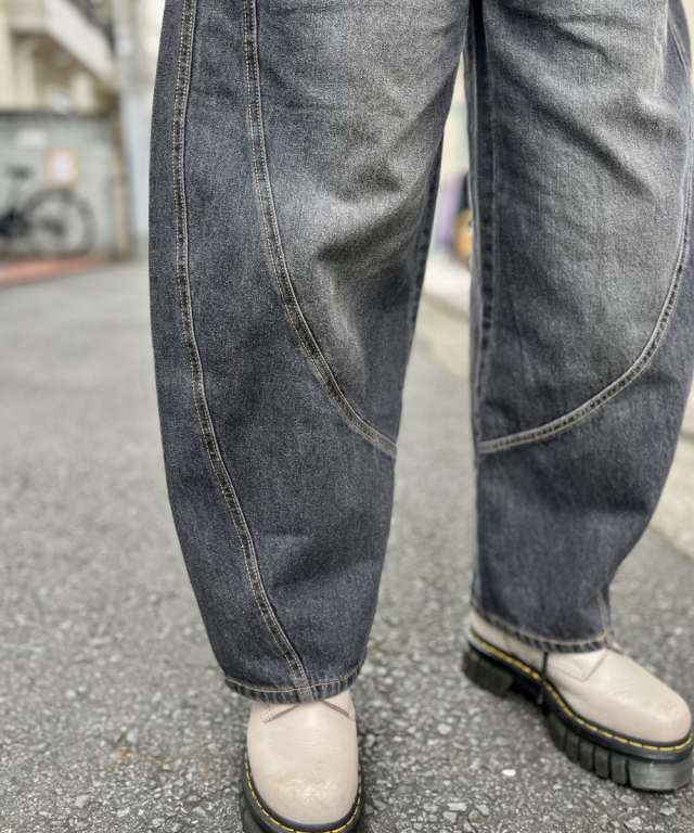 ウォッシュド ブラック デニム 切り替え ボリューム カーブ パンツ
