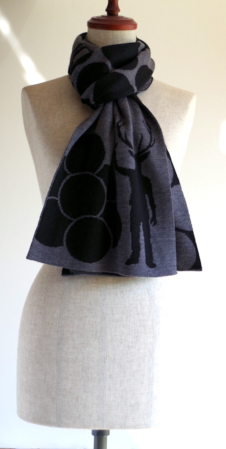 【UPPERCASE】アッパーケース Deer John メリノウールマフラー　ドイツ直輸入のジャガードのマフラー/アニマル柄・シカ★送料無料