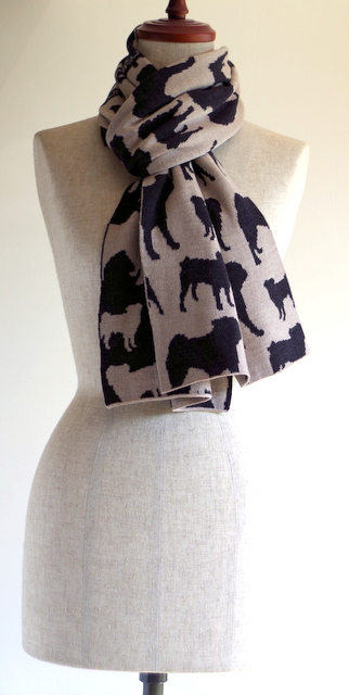 【UPPERCASE】アッパーケース Mopsfidel メリノウールマフラー　ドイツ直輸入のジャガード/ブルドッグ・犬・ブラック★送料無料