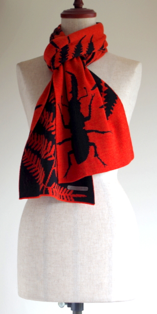 【UPPERCASE】アッパーケース Bug to the Roots メリノウールマフラー　ドイツ直輸入のジャガードのマフラー/オレンジ・クワガタ・昆虫★送料無料