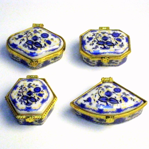 【ピルケース】ブルー・ゴールドオリエンタル柄のヴィンテージ風のピルケース　イタリア・フィレンツェで買い付け【送料200円】