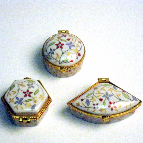 【ピルケース】和風花柄のヴィンテージ風ピルケース　イタリア・フィレンツェで買い付け【送料200円】