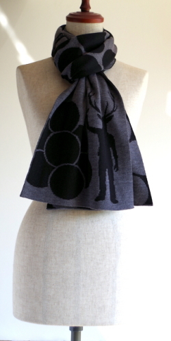 【UPPERCASE】アッパーケース Deer John メリノウールマフラー　ドイツ直輸入のジャガードのマフラー/アニマル柄・シカ★送料無料